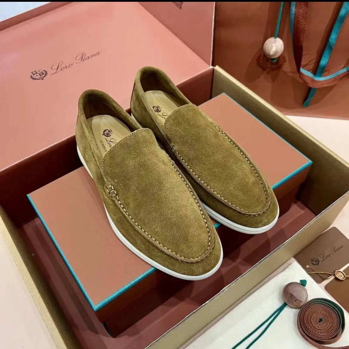 Classic Leather Loafers - Timeless Moccasin Construction