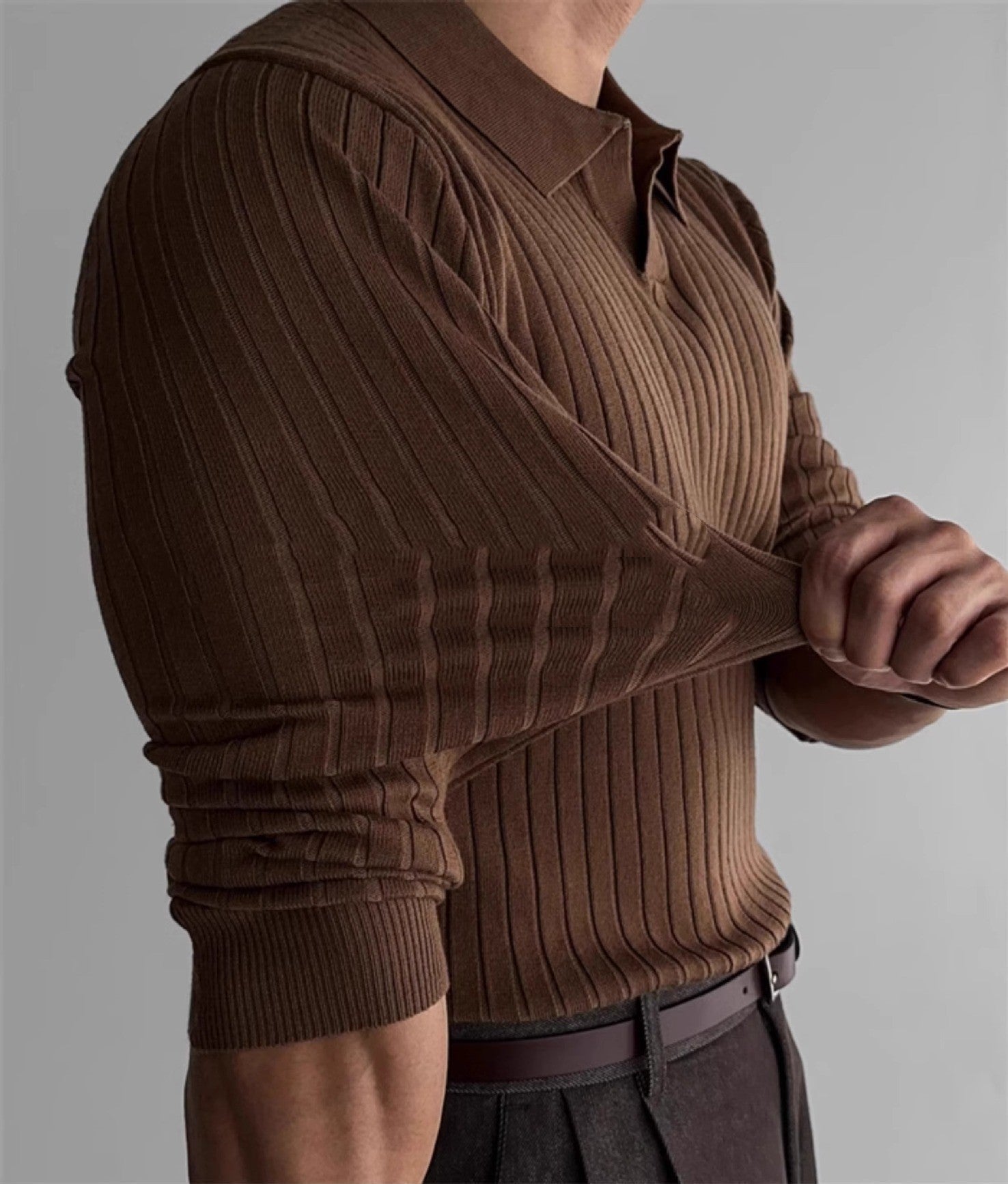 Chemise Col V – Minimalisme Essentiel